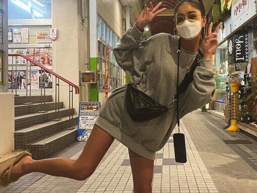 みちょぱ、超ミニ丈ワンピで生脚あらわに！ 「スタイルいいし可愛すぎる」「結婚して垢抜けた感じ」