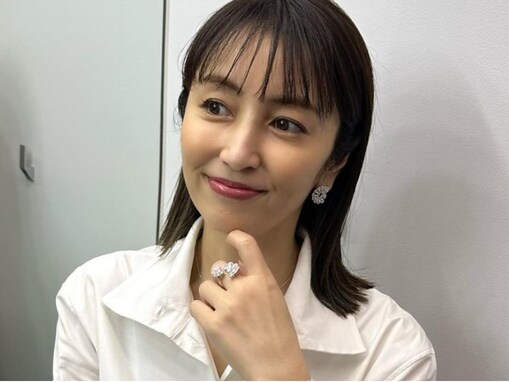 矢田亜希子、スカートから伸びるパーフェクトな生脚披露！ 「細すぎです」「相変わらず綺麗なおみ足です」