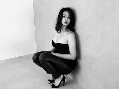 「色気がエグい」高橋メアリージュン、美乳あらわなモノクロ美人ショットを公開！ 「でか！」「セクシー過ぎる」