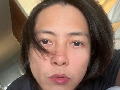 山下智久、ベッドの上で寝起きのイケメンショット披露！ 「彼氏感半端ない」「あざと可愛すぎてムリです」