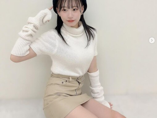 上西怜、ギリギリの超ミニ丈スカートから太ももあらわに！ 「スカートの短さ、ヤバい」「わぁお大人コーデ」