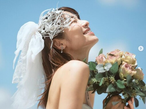 内山理名、夫・吉田栄作とのウエディングフォト公開！ 「むちゃくちゃ綺麗」「落ち着いたナチュラルな大人婚」