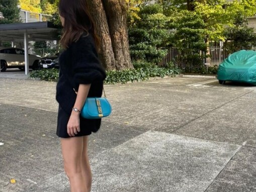 「ん？高校生か!?」44歳の長谷川京子、美脚あらわなミニ丈コーデに「20代に見えました」「女子高生にしか見えん」