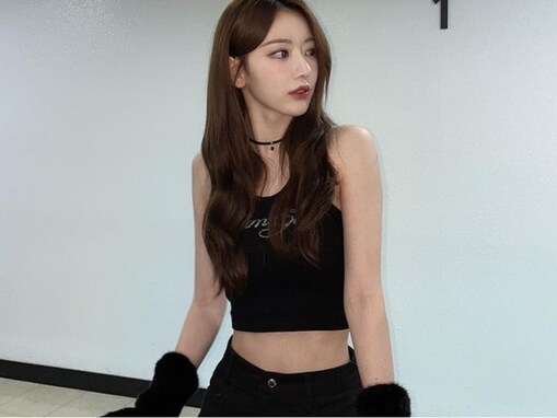 宮脇咲良、美ボディ際立つ腹ちら衣装＆クロミネイル披露！ 「可愛すぎてヤバい」「メイク綺麗すぎ」