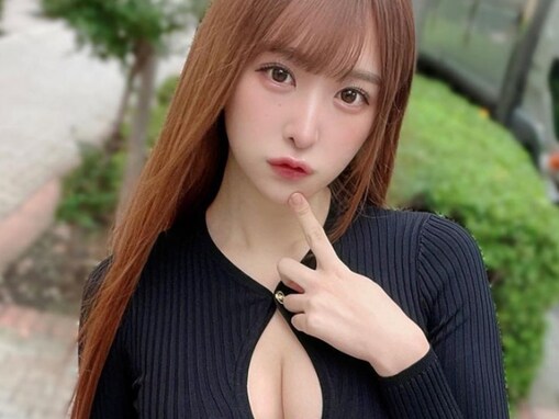 「フェロモン特盛」真島なおみ、谷間あらわな街中ショット披露！ 「めっちゃセクシーです」「可愛すぎる」