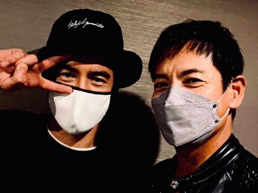 沢村一樹、伊藤英明との渋めのイケおじツーショット公開！ 「濃い昭和の男前」「目の保養半端ないです」