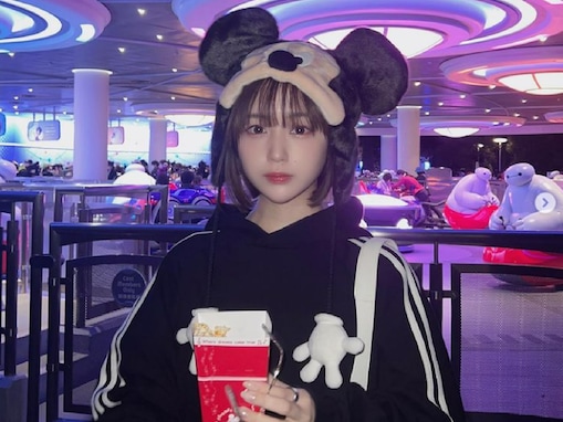 なえなの、ミニ丈コーデでディズニーを満喫する姿に「やばい過去一レベルですき」「えぐかわなんだが」と反響