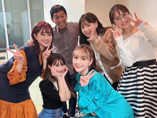 ダレノガレ明美、菊地亜美らバラドル＆明石家さんまとの集合写真！ 「さんまさんと初写真で嬉しかったです」