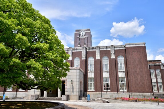聞いてすごいと思う「出身大学」ランキング！ 3位 慶應義塾大学、2位 京都大学、1位は？