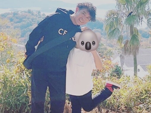 男闘呼組・前田耕陽、9歳息子との仲良しツーショット公開！ “ギャル”なポーズがかわいい姿