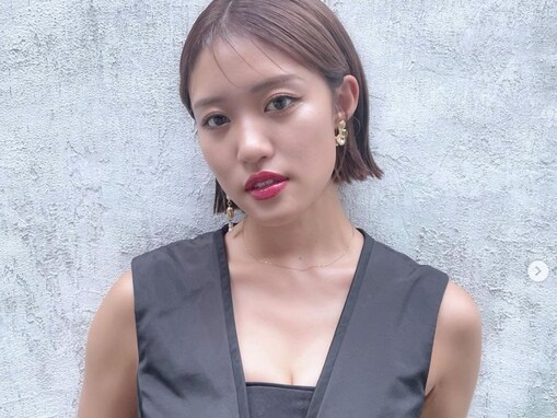 王林、胸元ちらりな“すごい色気”のドレス姿を披露！ 「セクシー過ぎます」「大人っぽい」と反響