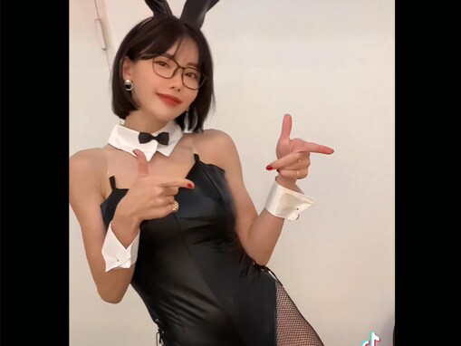 深田えいみ、バニー姿で“エロかわ”ダンスを披露！ 「最高、綺麗、たまんないです」「めっちゃ綺麗いです」