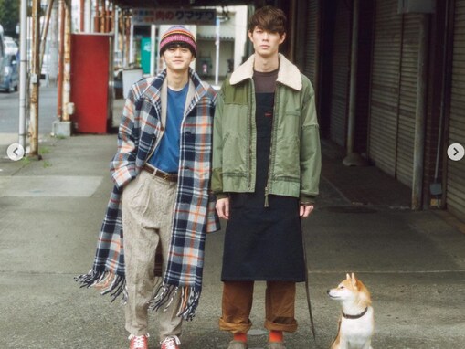 『silent』で話題の鈴鹿央士、宮沢氷魚とのモデルショット公開！ 「やばいくらいクール！」「スタイル良すぎ！」