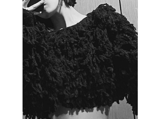 藤井夏恋、短すぎるトップスで引き締まった腹筋あらわに！ 「お腹細くて綺麗」「へそ出しカッコいい」