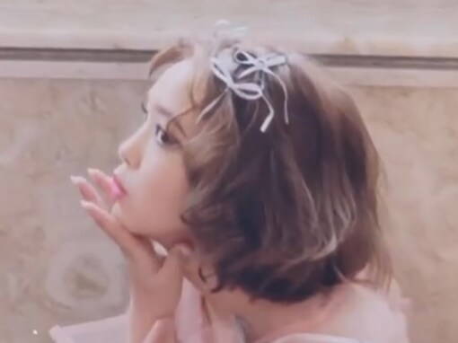 藤田ニコル、まるで“フランス人形”なセクシーオフショット動画を公開！ 「天使みたい」「めっちゃ可愛い」