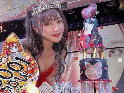 てんちむ、谷間あらわなドレス姿で29歳の誕生日を報告！ 「金に囲まれワロタ」「益々、女性としての魅力が増して」