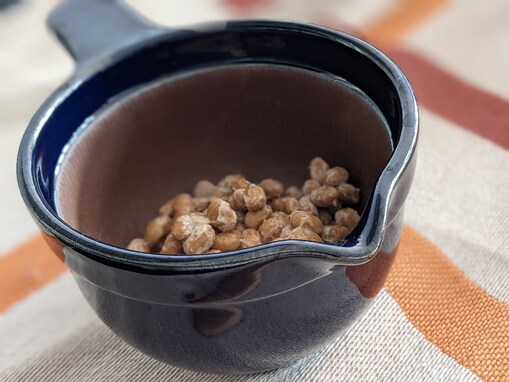 「納豆鉢」を使えば300～400回混ぜたのと同じおいしさに!? 「納豆容器」で混ぜたときと比較してみた！