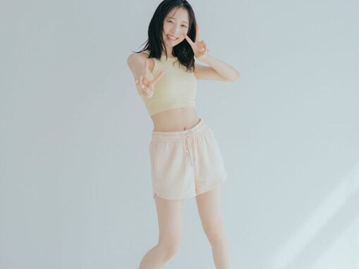 AKB48・小栗有以、美脚あらわな大胆肌見せルームウエア姿を披露！ 「スタイル完璧で肌綺麗は反則です」