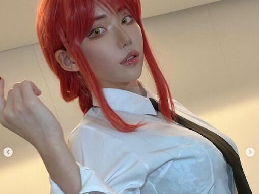 深田えいみ、「ブラジャー透けすぎ」な『チェンソーマン』マキマのコスプレ！ 「めっちゃセクシー似合ってます」