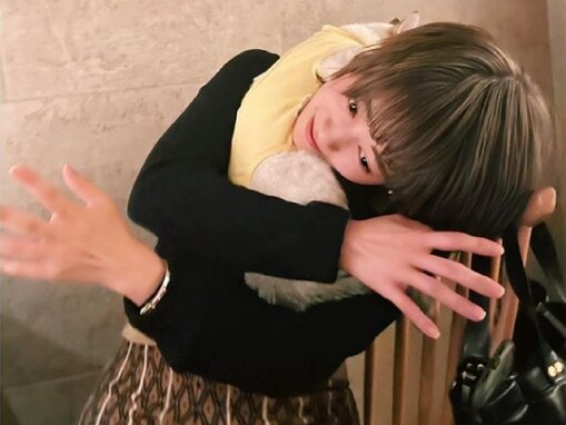 高畑充希、猫をマフラーにしたショットに大反響！ 「何やっても可愛いな」「ねこマフラー最高すぎますね」