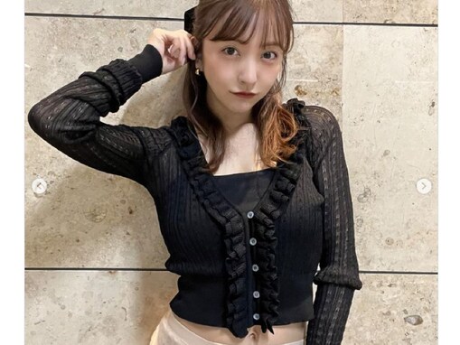 板野友美、生脚ちらりのへそ出し色っぽファッション公開！ 「艶っぽくてかわいい～」「おへその形綺麗」