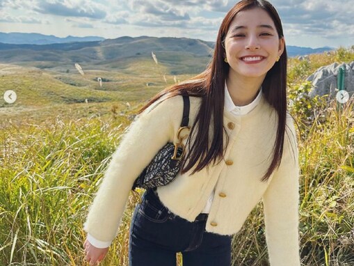 新木優子、「彼氏と旅している気分で」撮影したショット公開！ 「神の領域のスタイル」「腰の高さに驚愕」