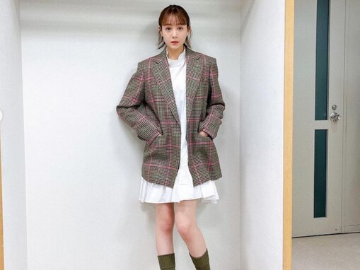 トリンドル玲奈、ミニ丈ワンピで生脚あらわに！ 「かなりのミニワンピースだね」「足めっちゃ綺麗」