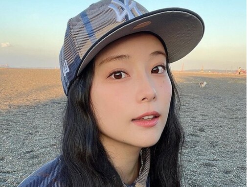 重盛さと美、ミニ丈コーデで細すぎる脚を披露！ 「恐ろしいくらい可愛い」「スタイルいいし美脚すぎる」