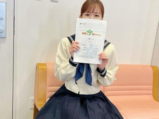 皆藤愛子、38歳のかわいすぎるセーラー服ショット披露！ 「全く違和感ない」「現役行けます」と称賛の声