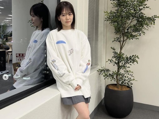 元「ボンビーガール」川口葵、超ミニスカで色白の美脚あらわに！ 前髪ありヘアに「美人で可愛いのは最強です」