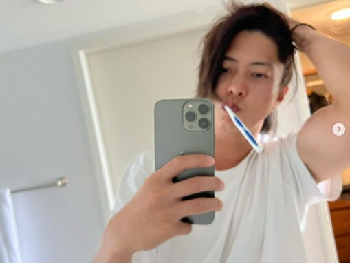山下智久、寝起きの歯磨きショットに約4000件のコメント殺到！ 「リラックスしてる山P」「二の腕ムキムキ」