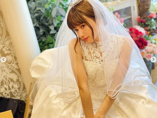 山本舞香、ウエディングドレスの“花嫁”姿に「どしたちょっと可愛すぎるよ～～」「リアルプリンセスやん」