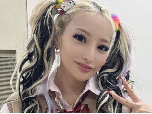 加藤紗里、32歳のJK風制服ギャルショット披露！ 「全然現役でいけますよ」「ヤバッ可愛いすぎる」と称賛の声