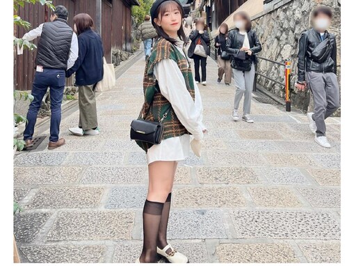 NMB48・上西怜、超ミニ丈コーデの絶対領域あらわな私服ショット！ 「オーラが凄い」「めっちゃガーリーで可愛い」