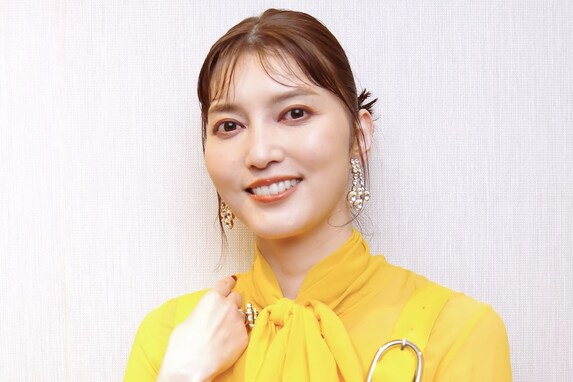 超人気漫画『SPY×FAMILY』はミュージカルとの相性がすごい!? シルヴィア役・朝夏まなとの「再現度」は…