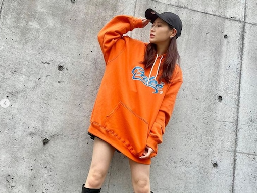 西野未姫、夫・極楽山本の服を着用した美脚ショット披露！ 「ちょーらぶらぶじゃん」「けいちょんより似合ってる」