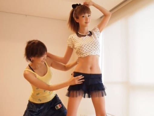 ほしのあき、10年前の産後ショットに「産後2ヶ月とは信じられないお腹！！」と驚きの声。45歳の姿にも「今も若くて可愛い」