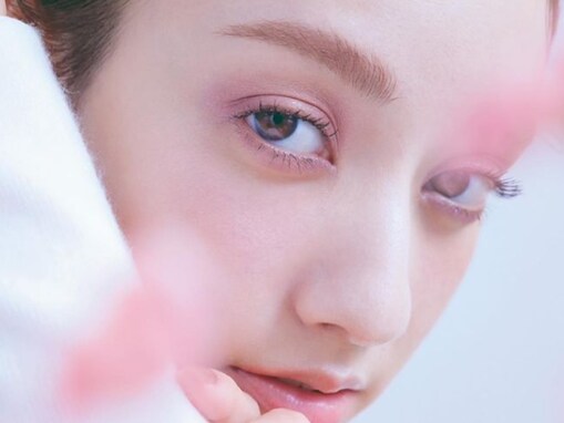 谷まりあ、ピンクメイクで色っぽい表情のドアップショット！ 「えっぐ可愛い」「美人すぎるわ〜」