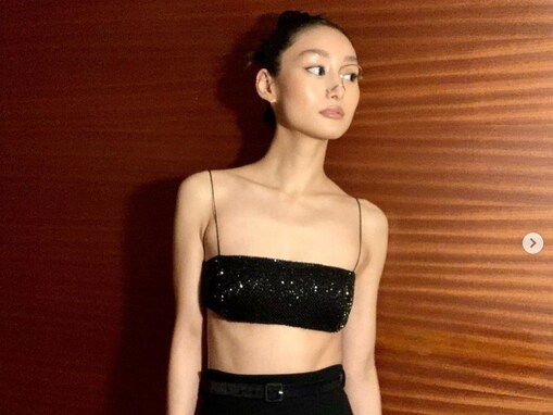 忽那汐里、引き締まった腹筋＆美デコルテあらわなブラトップ姿を披露！ 「きれいすぎる、、」「ちょーイケてる」