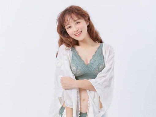 鈴木奈々、大人の色気あふれる美谷間あらわなナイトブラ姿を披露！ 「ほんと美人や」「セクシーな下着で可愛い」