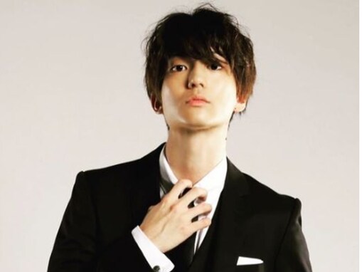 「かっこよすぎやろ」伊藤健太郎、イケメンすぎるスーツ姿を披露！ 「ビジュ最高」「スーツ似合っちゃうな～」