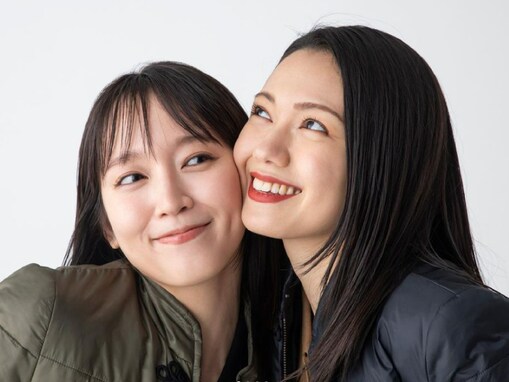 二階堂ふみ＆吉岡里帆、密着ツーショット公開！ 「DMのやり取りから親交がスタート」と秘話を明かす