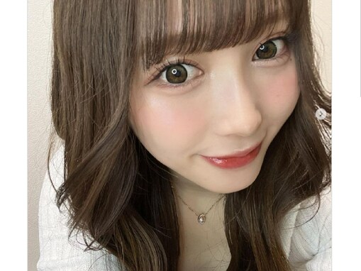 人気YouTuber・ふくれな、かわいすぎる谷間ちらりショット披露！ 「アイドルみたい」「美人すぎて震える」