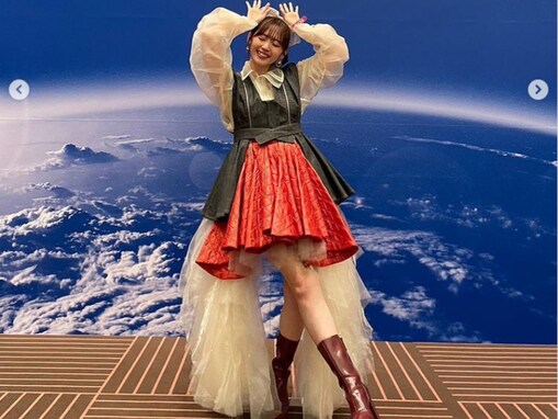 W杯“勝利の女神”として話題の鈴木愛理、美脚披露のミニスカ衣装姿に絶賛の声「お姫様みたい」