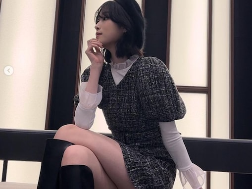 高橋ひかる、超ミニ丈ワンピの際どい脚組み美脚ショットに「太ももたまらんす」「見えそうで見えない」