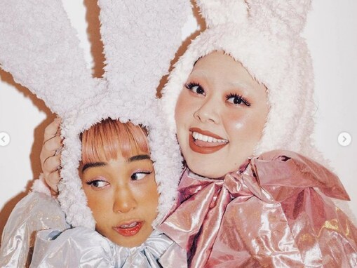 渡辺直美、青山テルマとウサギ姿の年女ツーショット！ 「めちゃくちゃ可愛いすぎる」「眉毛ないのが良い感じ」