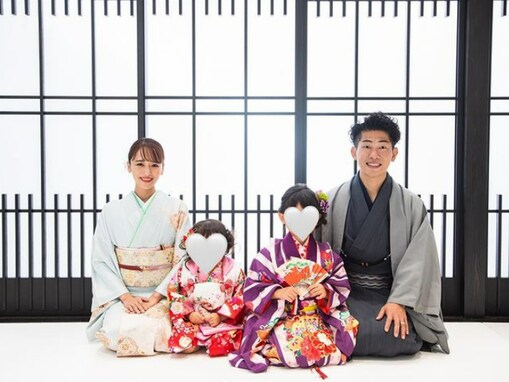 近藤千尋、夫・ジャンポケ太田＆娘2人とのお正月家族ショットで新年の挨拶！ 「顔小さすぎ」「今年も近藤さんが大好きです」