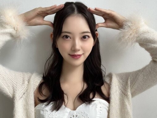 堀未央奈、美ボディ際立つ真っ白ビスチェでうさぎポーズ！ 「眼福です…」「くびれ美人」の声