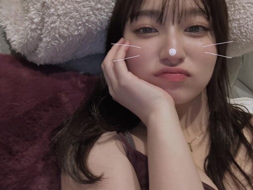 吉川愛、谷間ちらりな大胆キャミソール姿を披露！ 「大人やん！」「なぜ最近そんなセクシー路線！w」