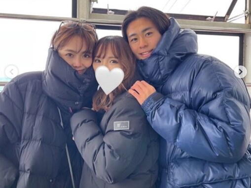 松井愛莉、Jリーガーの弟・蓮之らとの美男美女すぎる姉弟3ショット公開「目立つ家族や」「感動的な美しさ」